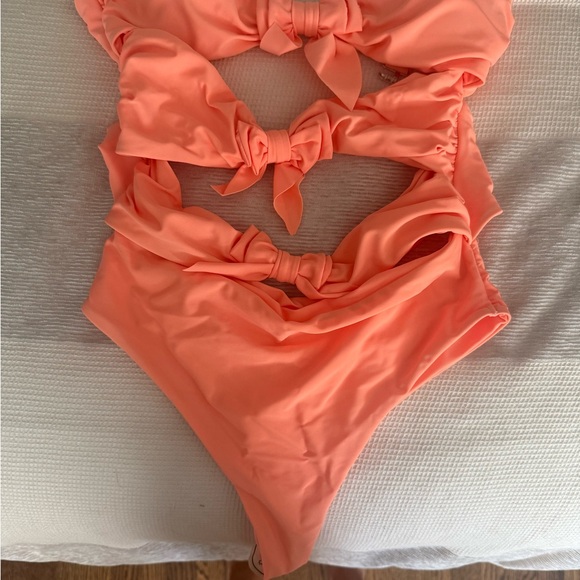 Sexy One Piece Swimsuit with bows - Picture 3 of 3